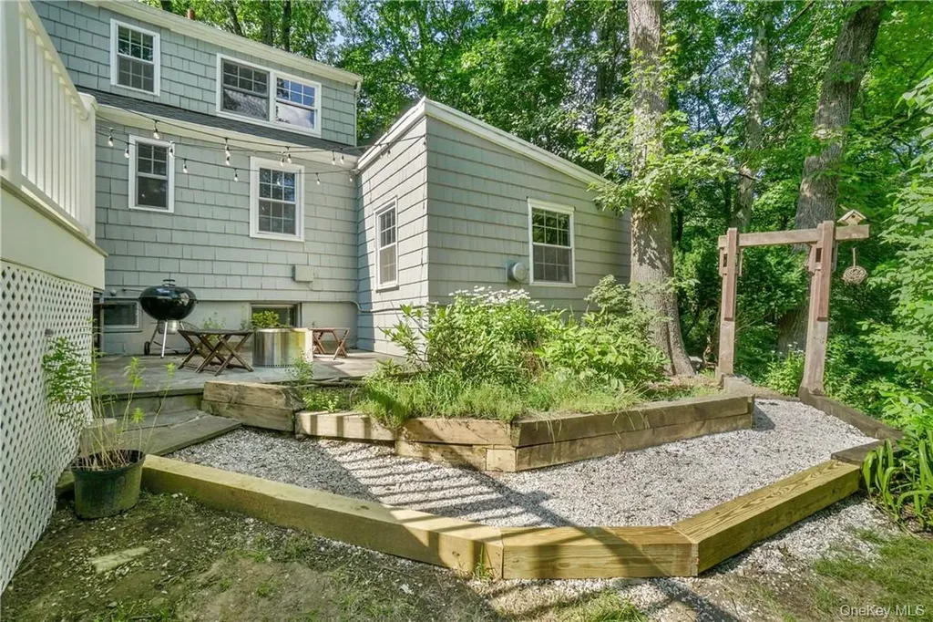 64 Pine Cliff Road Chappaqua NY 10514