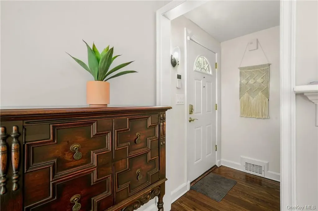 64 Pine Cliff Road Chappaqua NY 10514