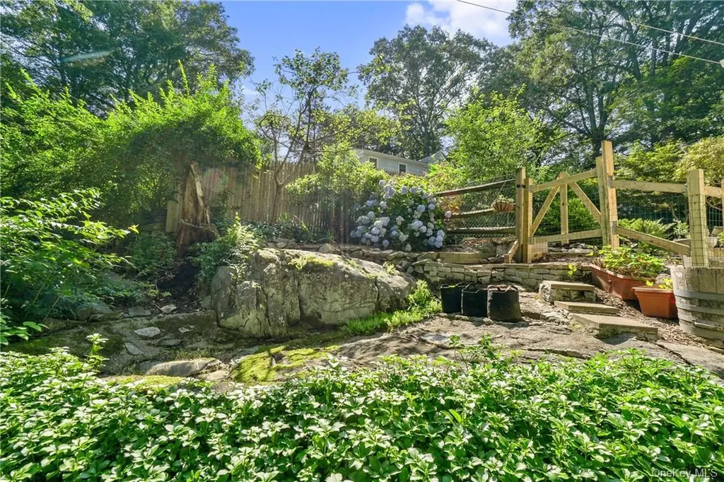 64 Pine Cliff Road Chappaqua NY 10514