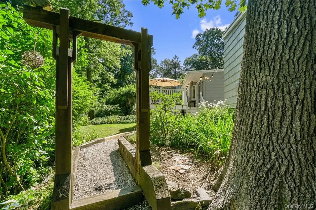 64 Pine Cliff Road Chappaqua NY 10514