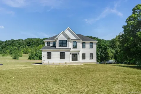 989 Freedom Road Pleasant Valley NY 12569