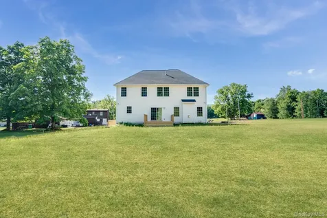 989 Freedom Road Pleasant Valley NY 12569