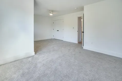 989 Freedom Road Pleasant Valley NY 12569