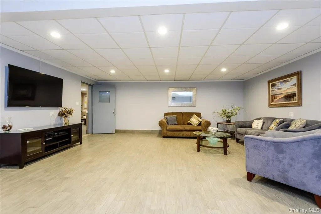 740 E Broadway Long Beach NY 11561