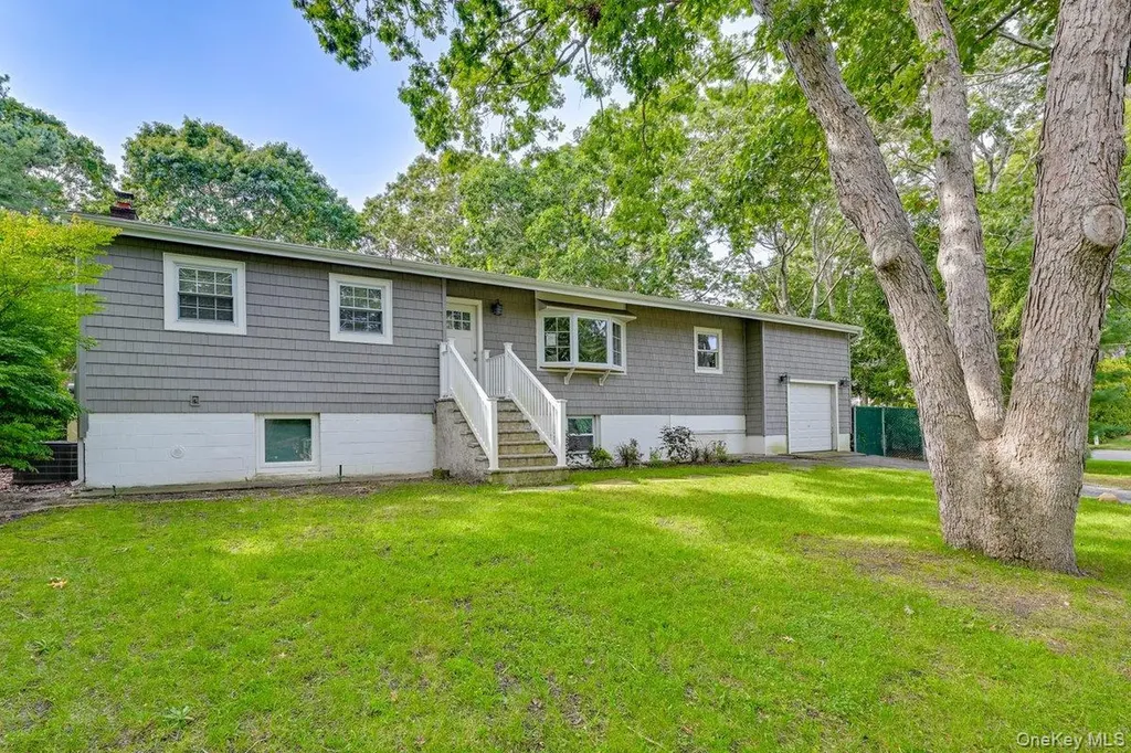 2 Fairview Road Hampton Bays NY 11946