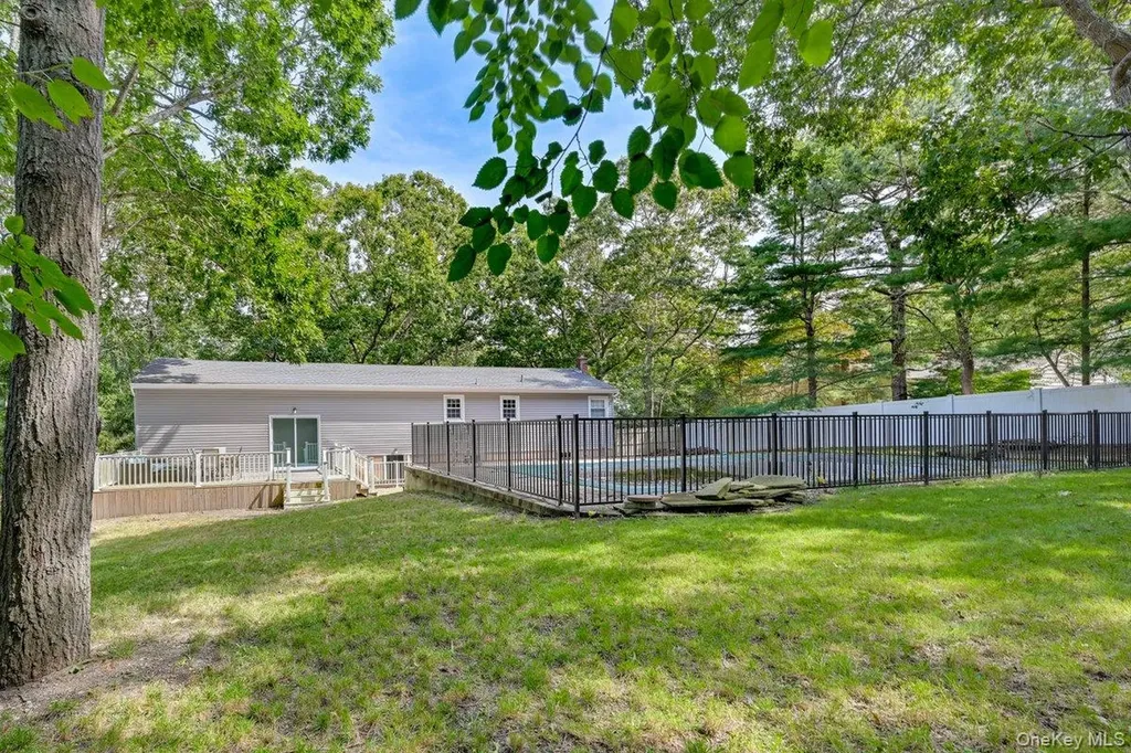 2 Fairview Road Hampton Bays NY 11946