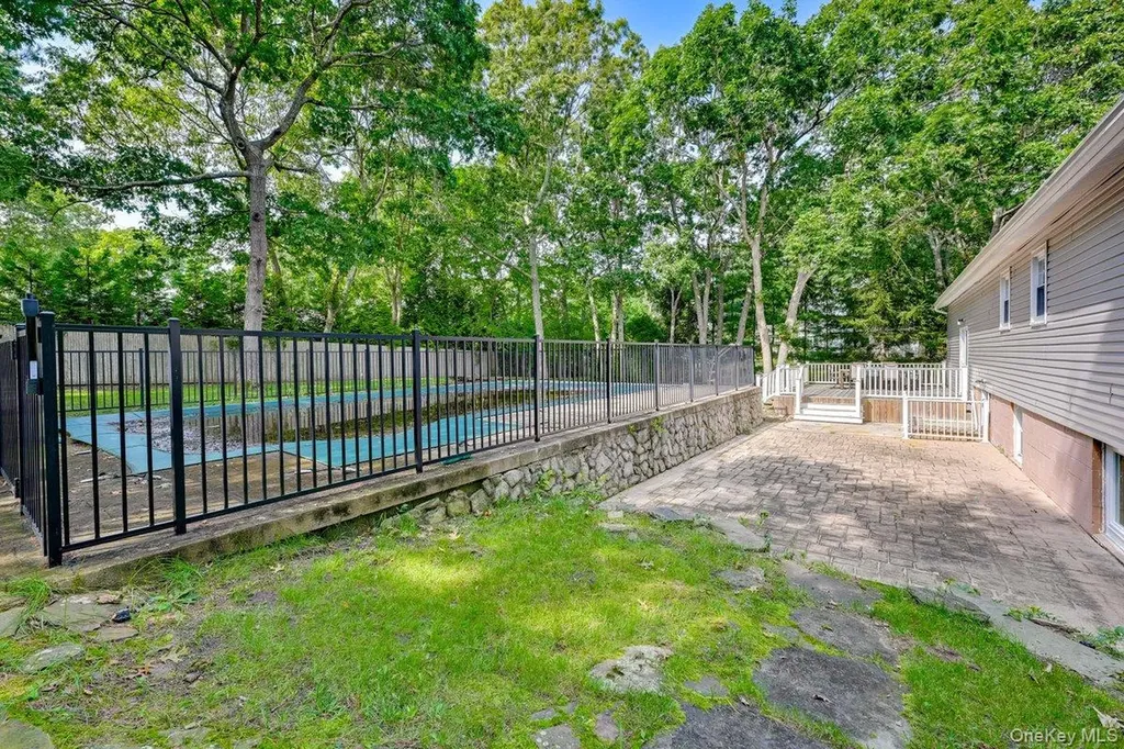 2 Fairview Road Hampton Bays NY 11946