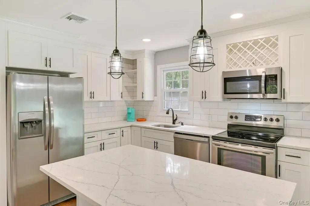 2 Fairview Road Hampton Bays NY 11946