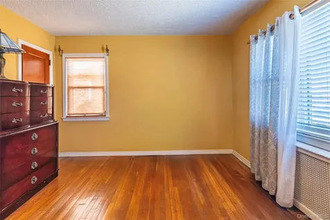 8610 250th Street Bellerose NY 11426