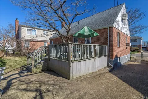 8610 250th Street Bellerose NY 11426