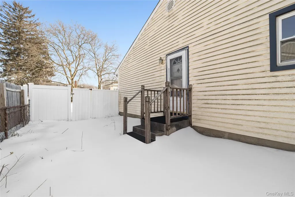 24 Elderberry Road Syosset NY 11791
