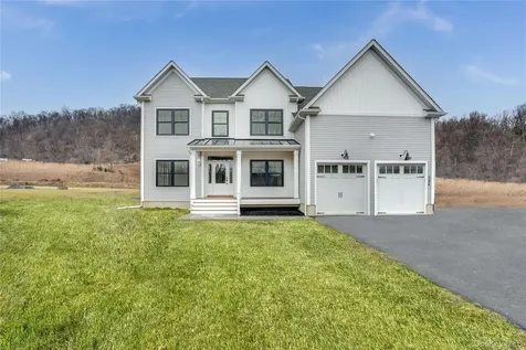 991 Freedom Road Pleasant Valley NY 12569