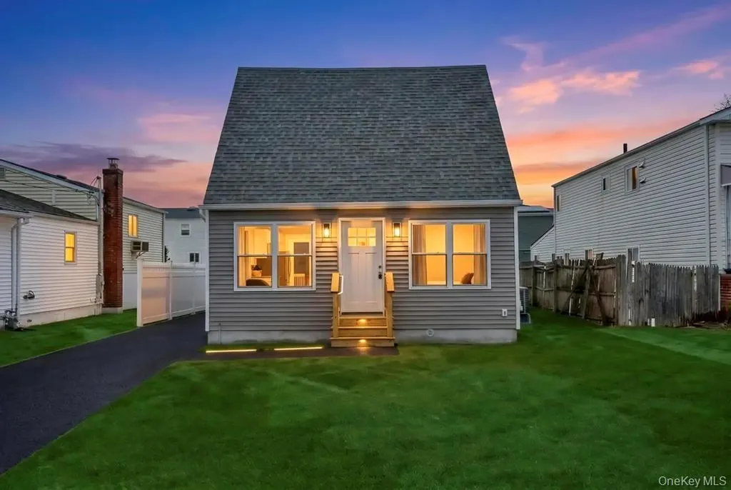 52 Halycon Road Lindenhurst NY 11757
