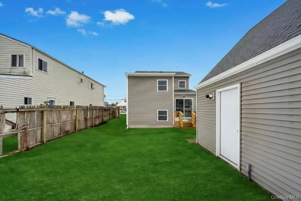 52 Halycon Road Lindenhurst NY 11757
