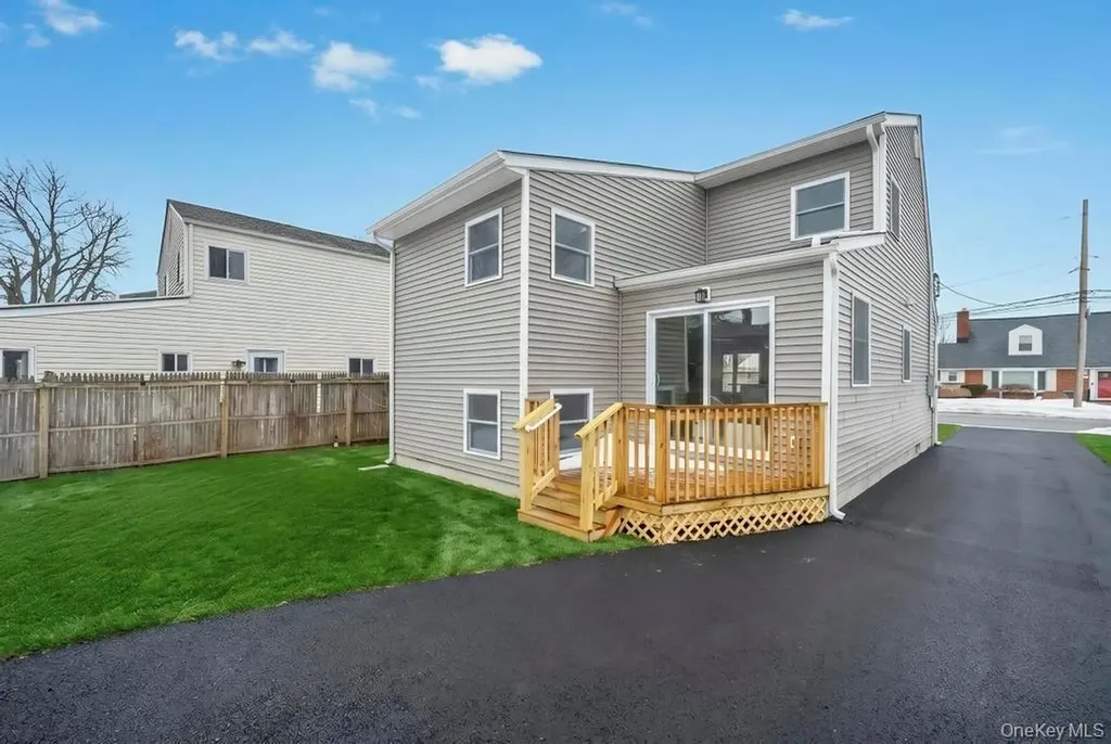 52 Halycon Road Lindenhurst NY 11757