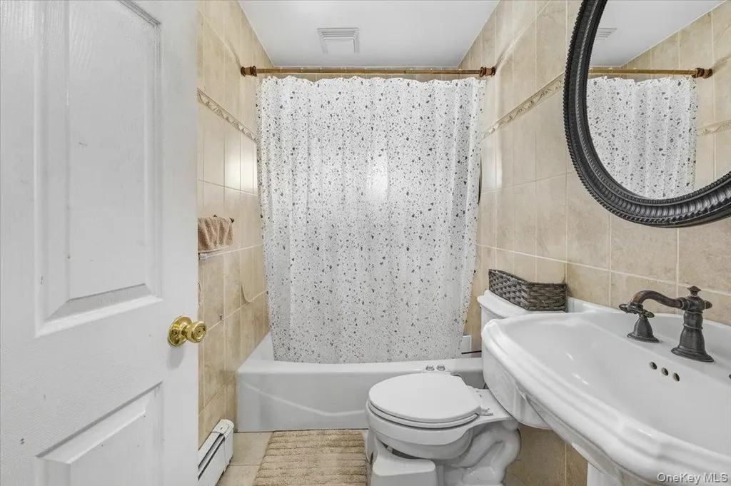 7 Constable Lane Levittown NY 11756