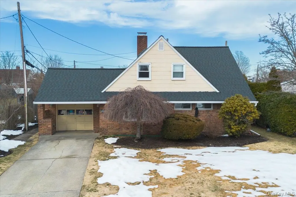 7 Constable Lane Levittown NY 11756