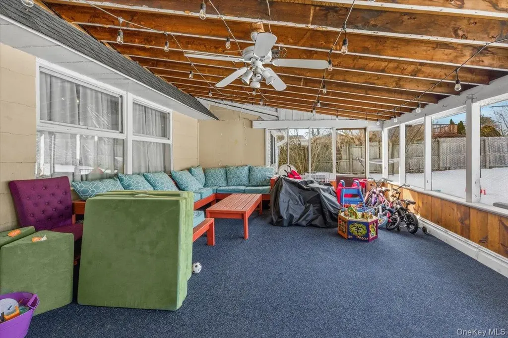7 Constable Lane Levittown NY 11756