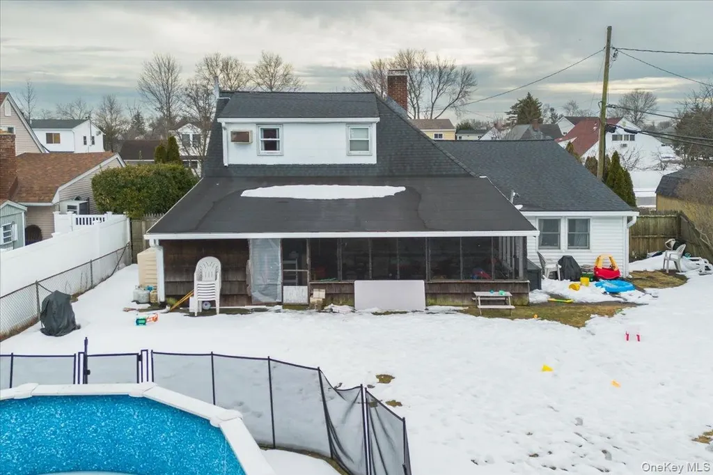 7 Constable Lane Levittown NY 11756