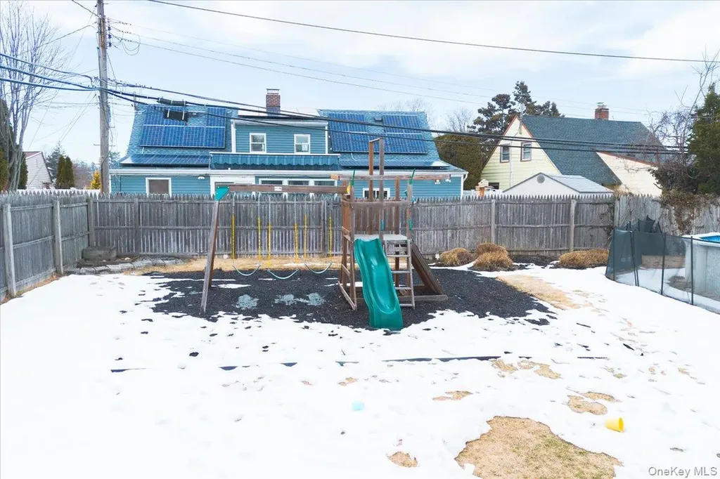 7 Constable Lane Levittown NY 11756