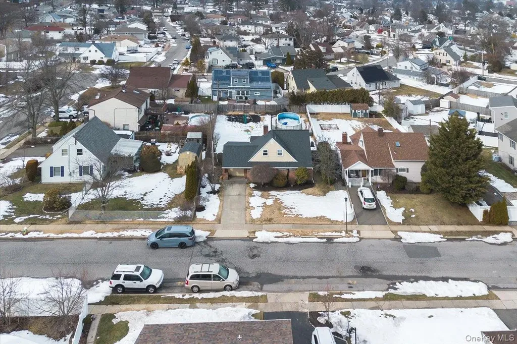 7 Constable Lane Levittown NY 11756