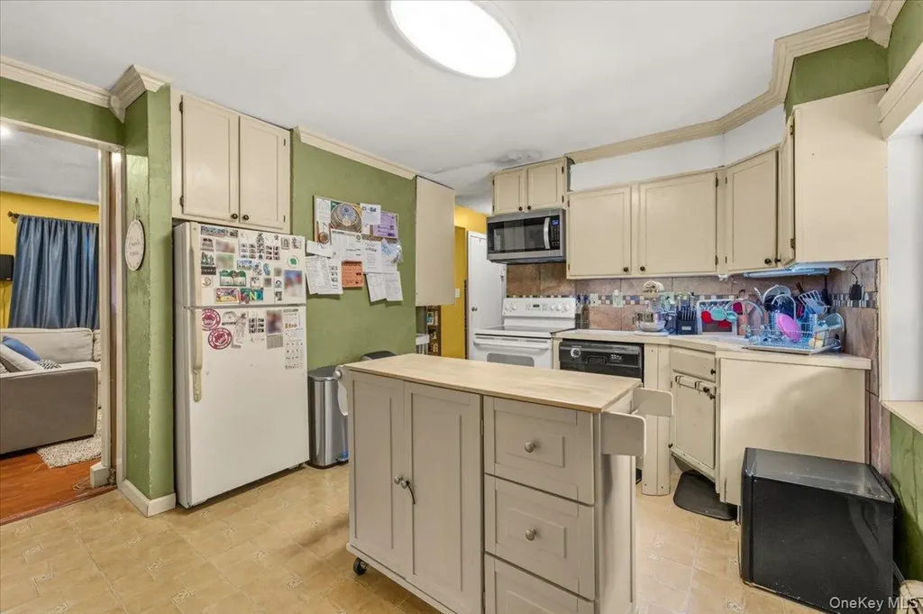 7 Constable Lane Levittown NY 11756