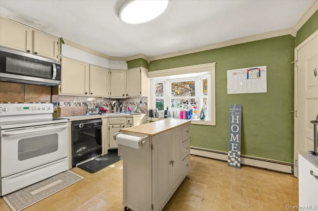7 Constable Lane Levittown NY 11756