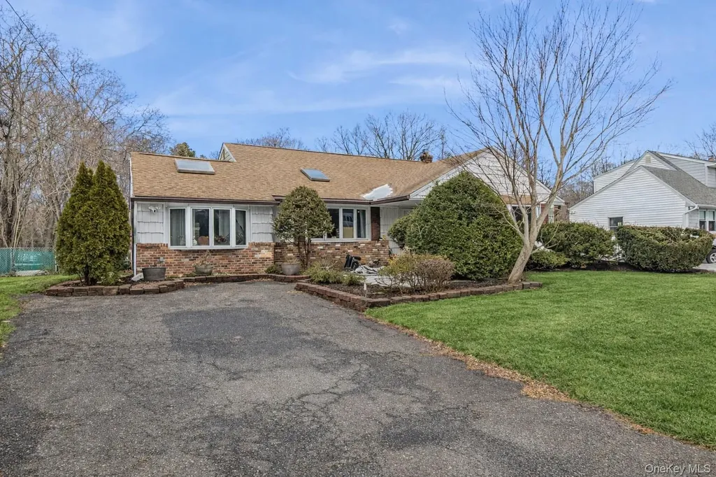 15 Walnut Street Centereach NY 11720