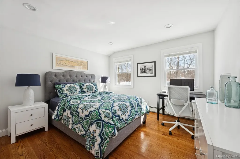 4 Stuart Court Hampton Bays NY 11946
