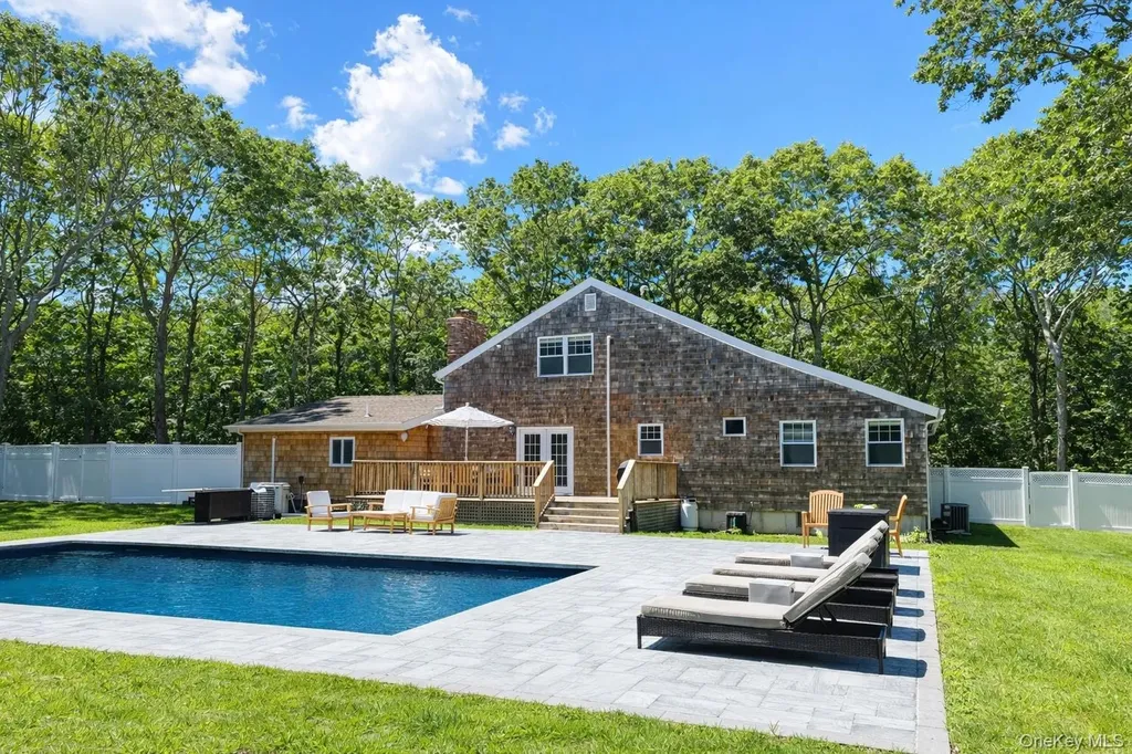 4 Stuart Court Hampton Bays NY 11946