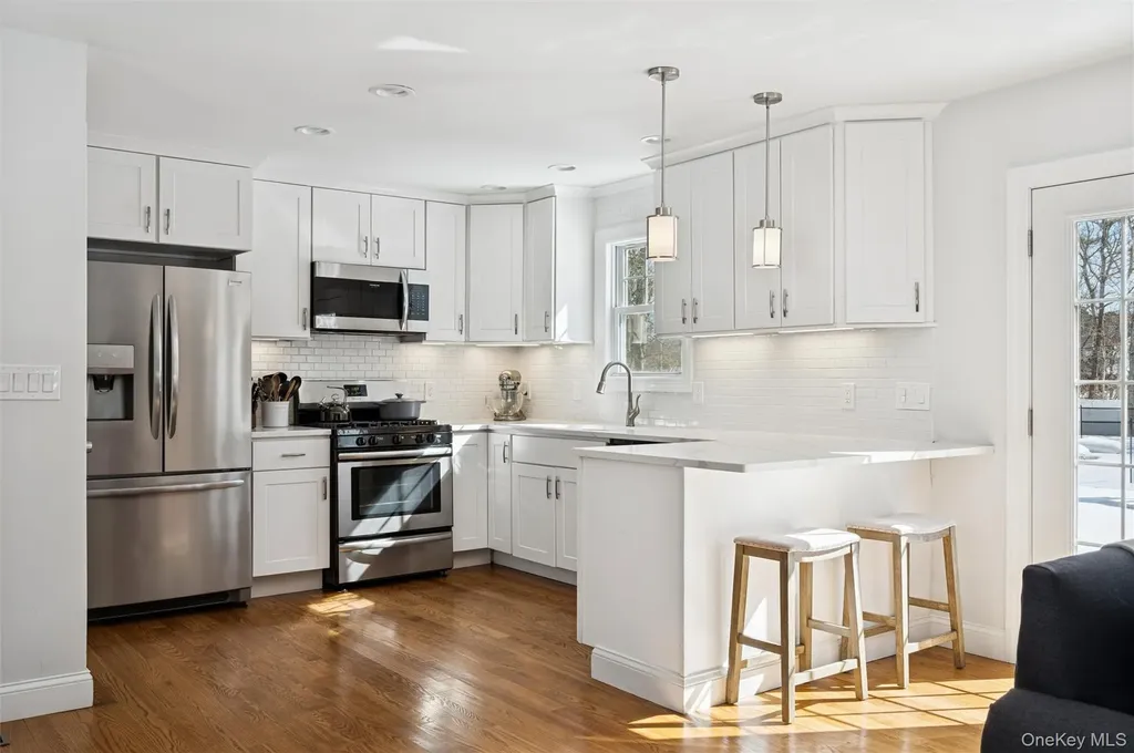 4 Stuart Court Hampton Bays NY 11946