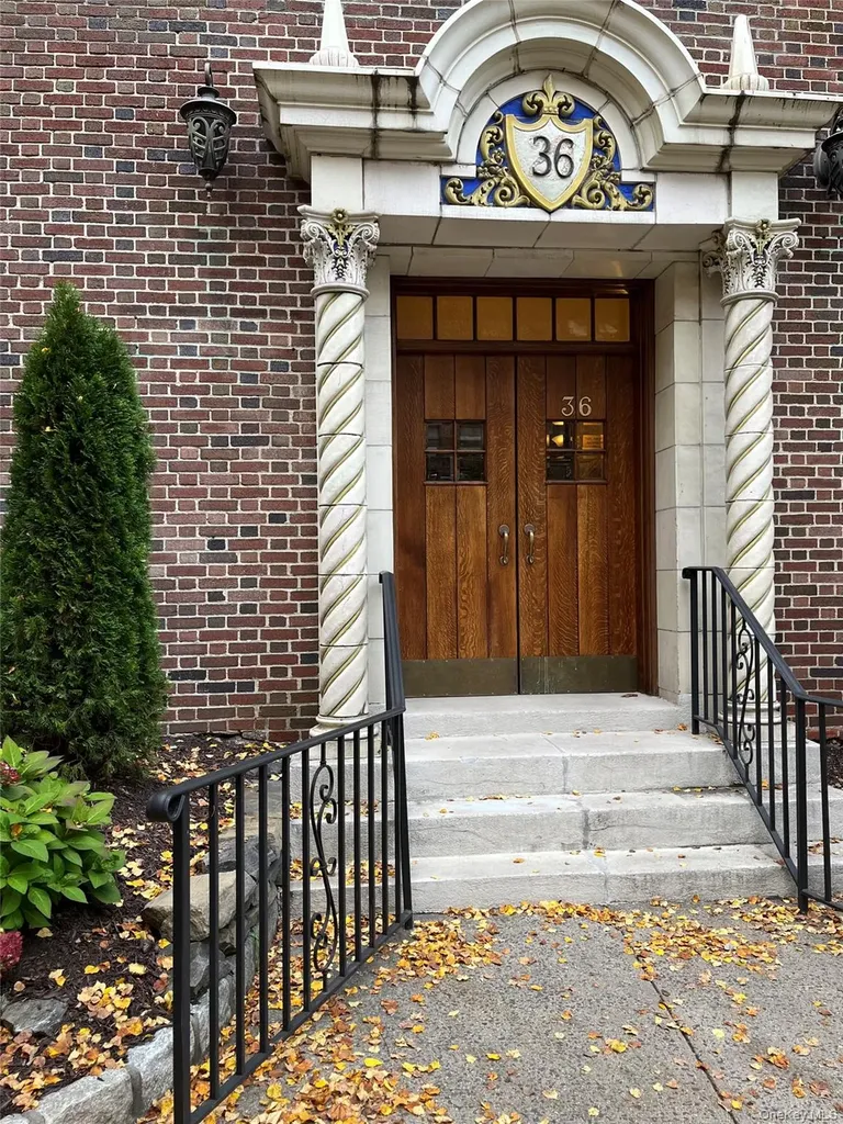 36 Pondfield Road W Bronxville NY 10708