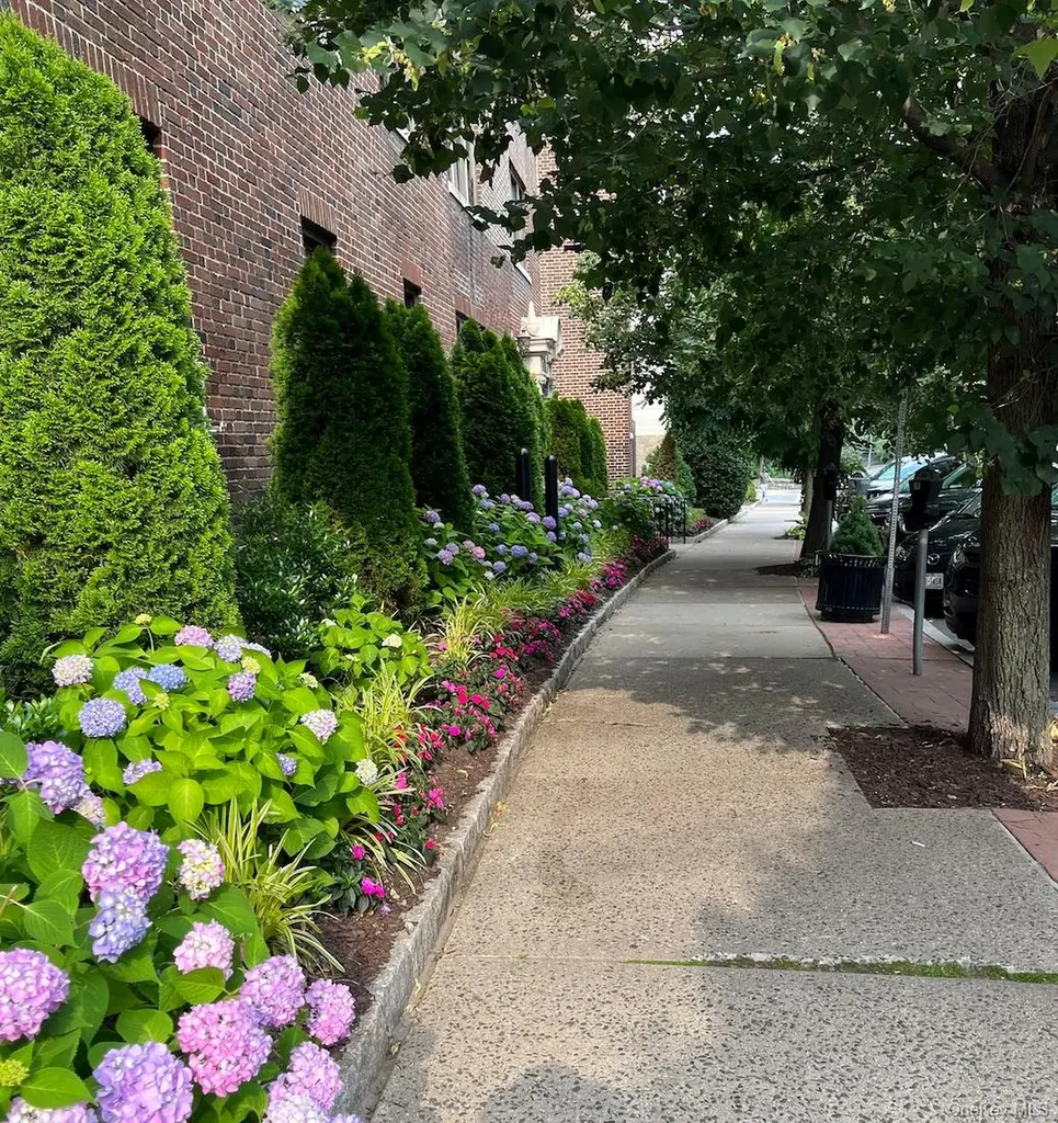 36 Pondfield Road W Bronxville NY 10708