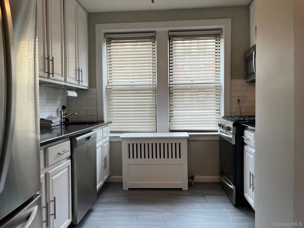 36 Pondfield Road W Bronxville NY 10708