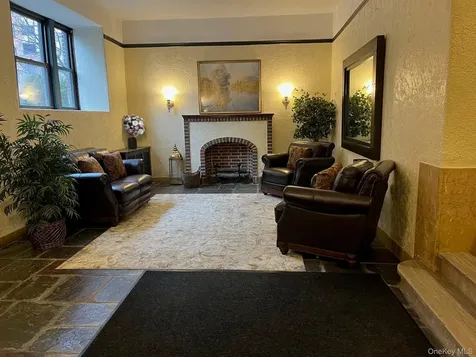 36 Pondfield Road W Bronxville NY 10708