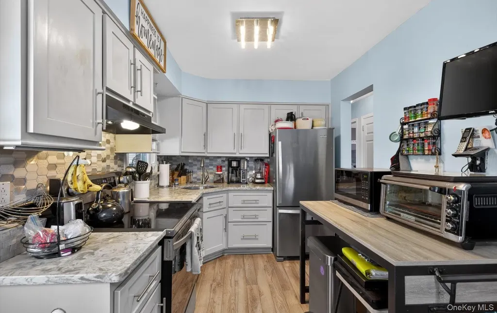 525 Keller Avenue Elmont NY 11003