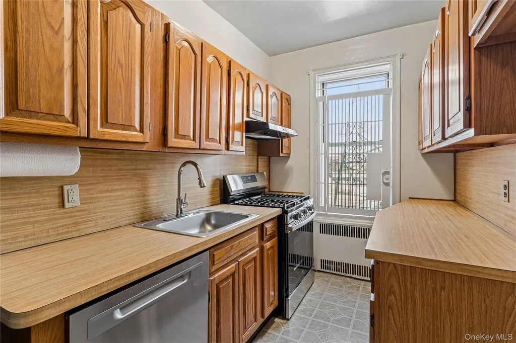111-39 76th Road Forest Hills NY 11375