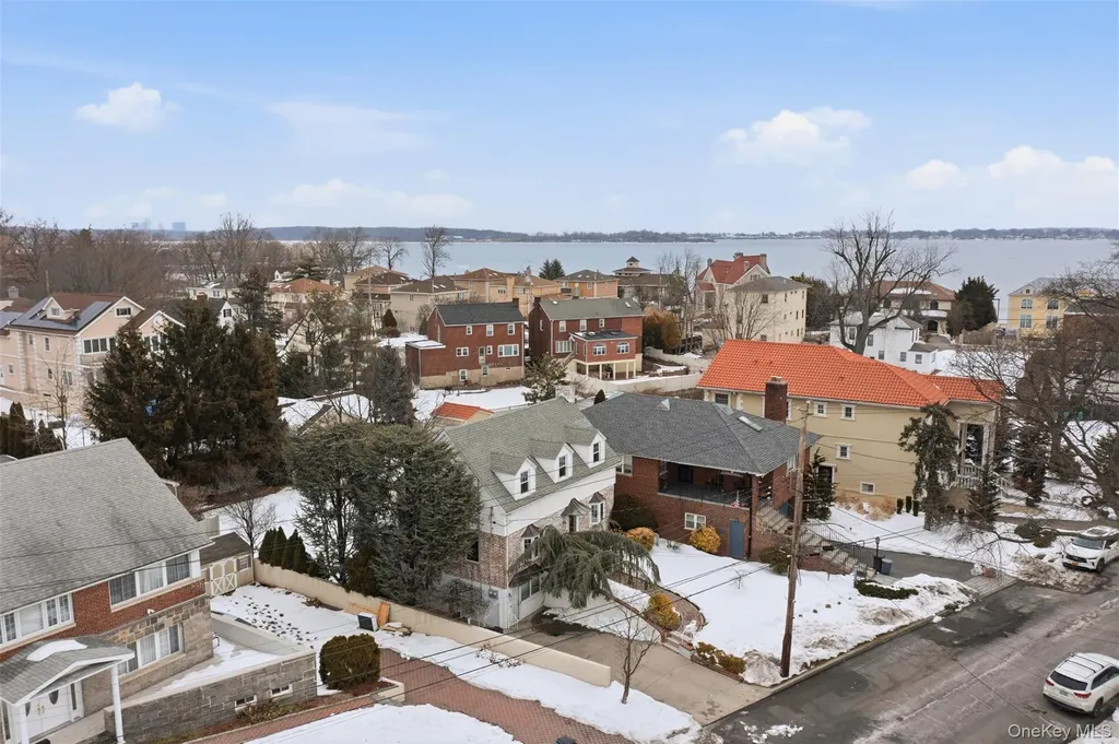3343 Agar Place Bronx NY 10465