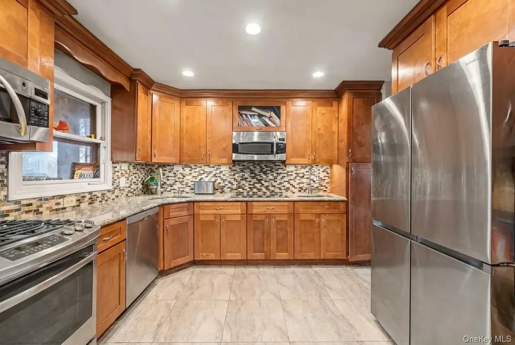 6 Kakiat Lane Spring Valley NY 10977