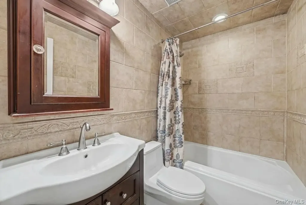 6 Kakiat Lane Spring Valley NY 10977