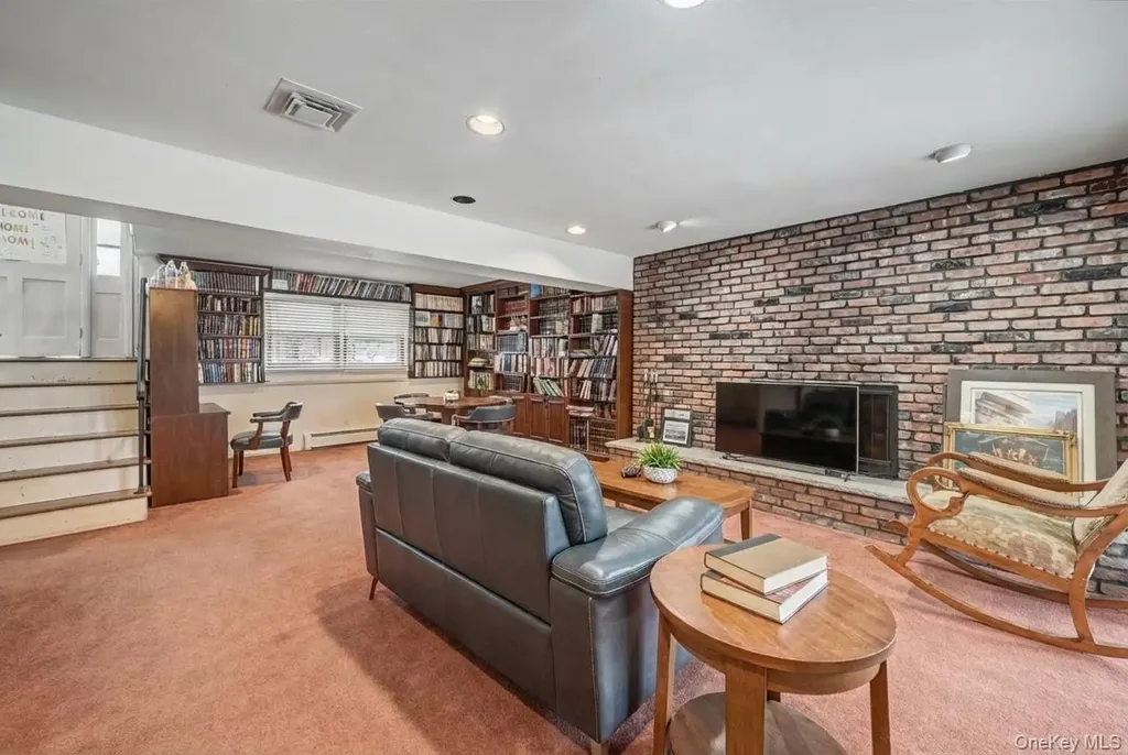 6 Kakiat Lane Spring Valley NY 10977