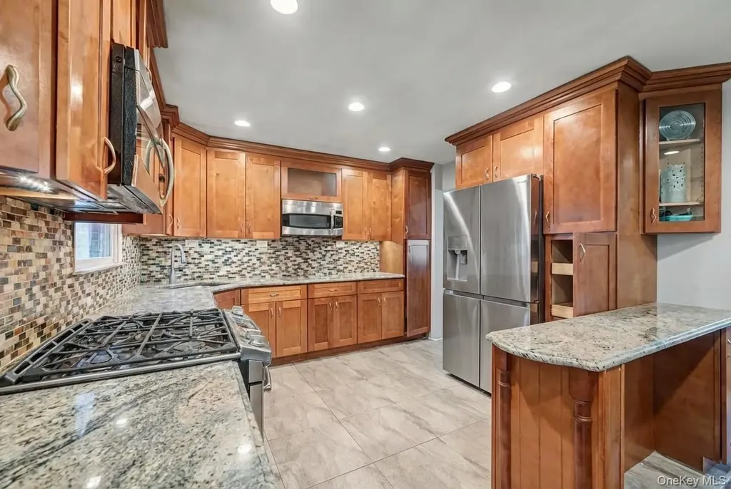 6 Kakiat Lane Spring Valley NY 10977