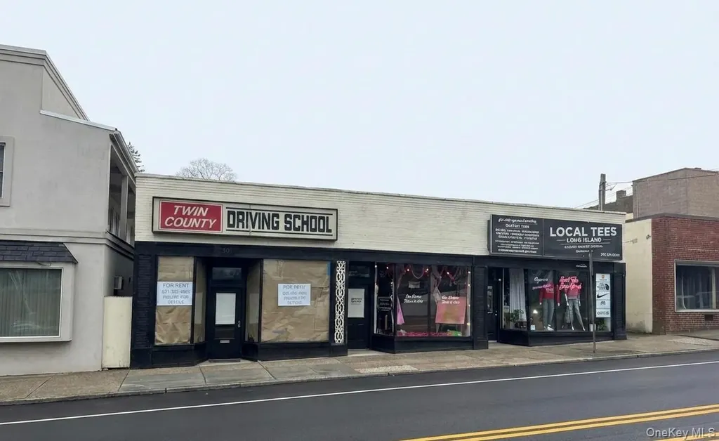 30 Vernon Valley Road East Northport NY 11731