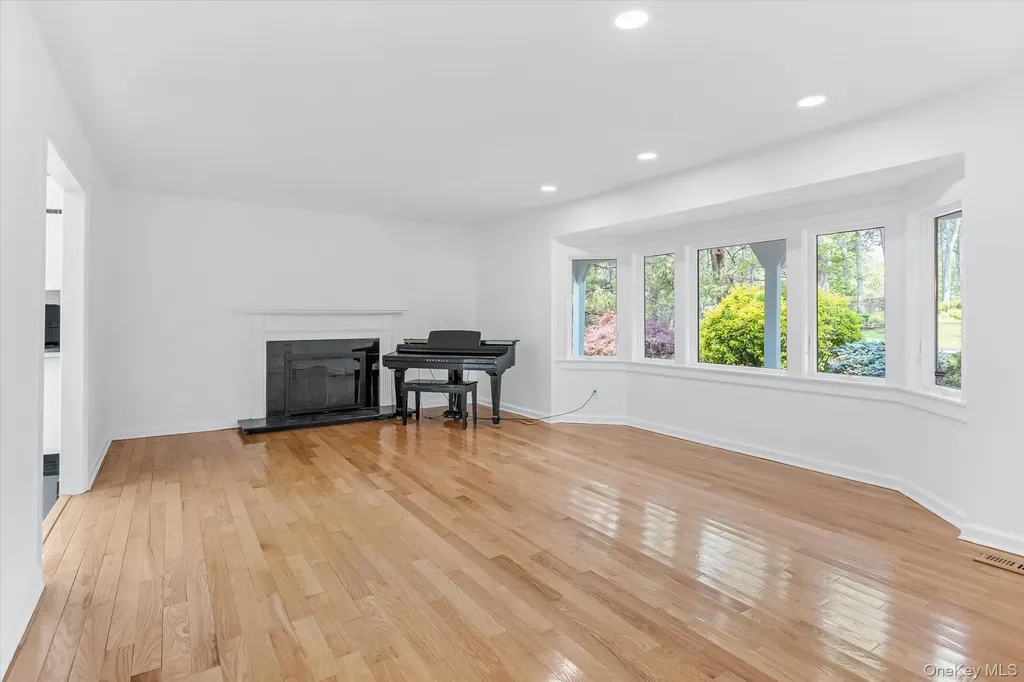 2 Westbourne Lane Melville NY 11747