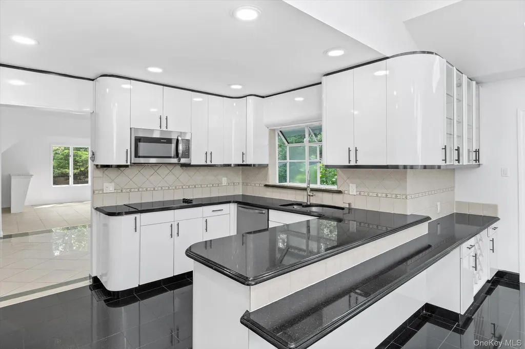 2 Westbourne Lane Melville NY 11747