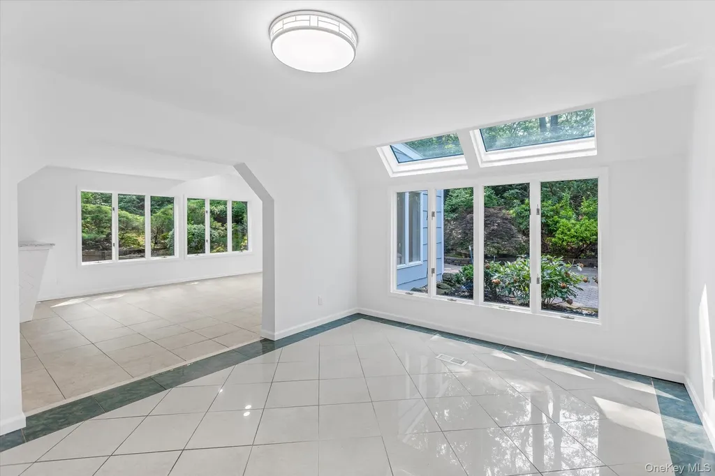 2 Westbourne Lane Melville NY 11747