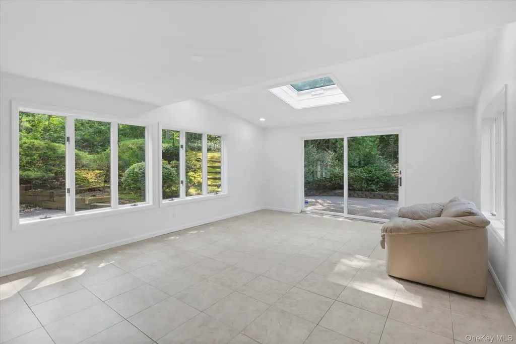 2 Westbourne Lane Melville NY 11747