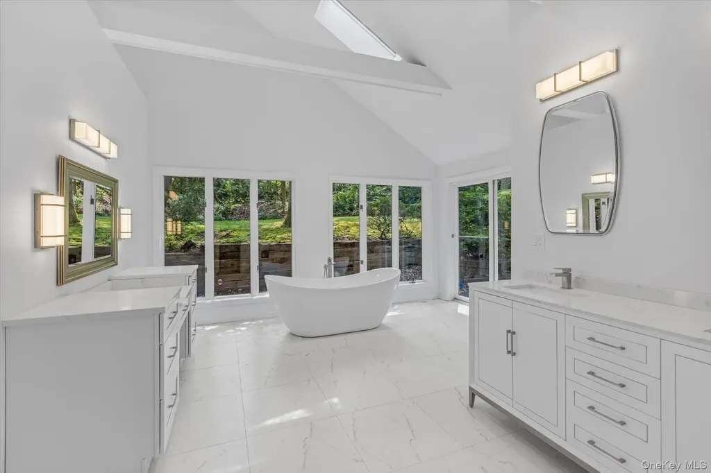 2 Westbourne Lane Melville NY 11747