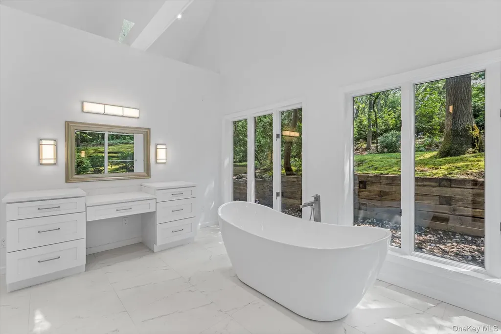 2 Westbourne Lane Melville NY 11747