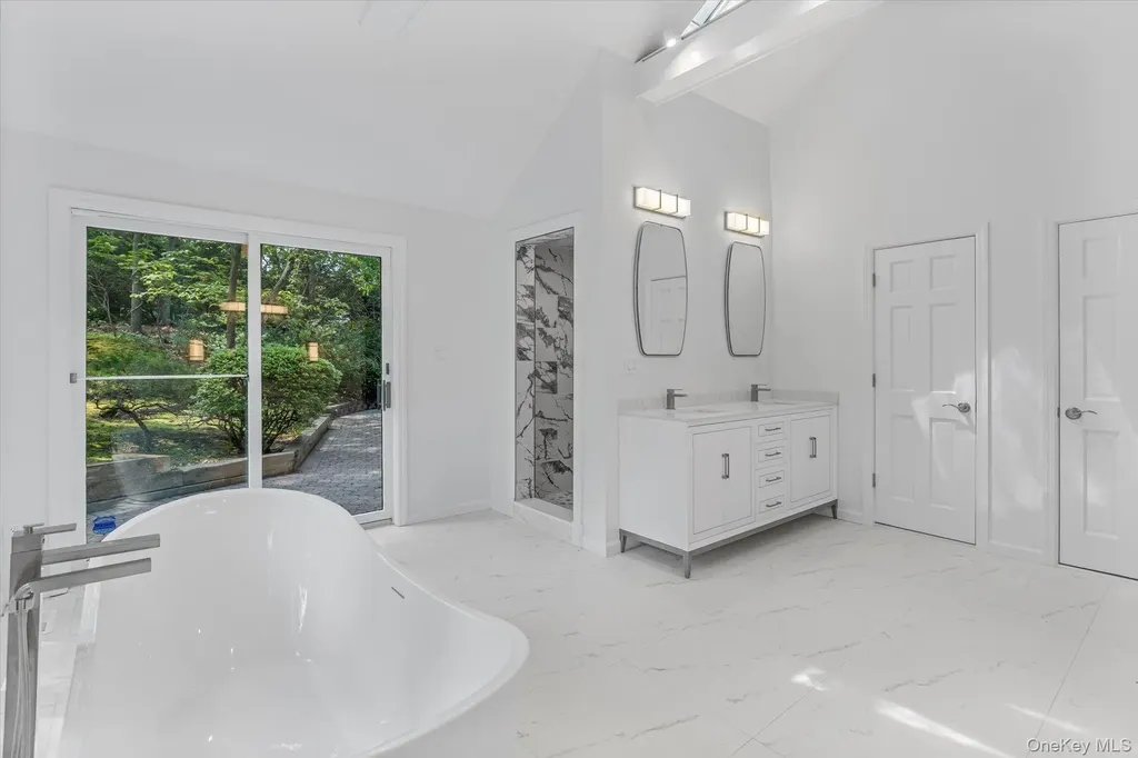 2 Westbourne Lane Melville NY 11747